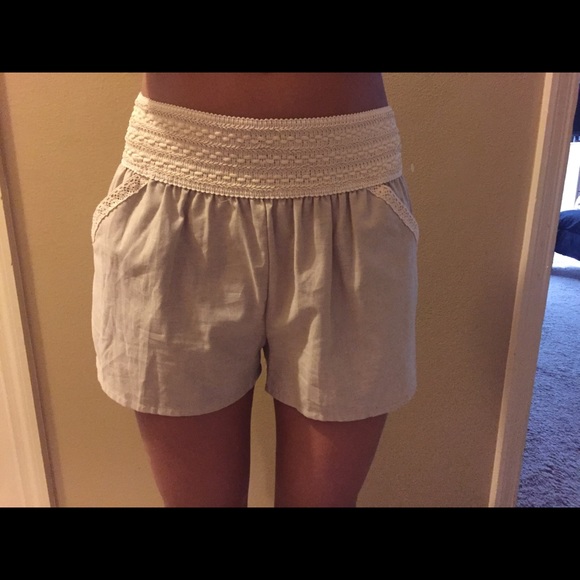 Cream color shorts. Sz small - Picture 1 of 2